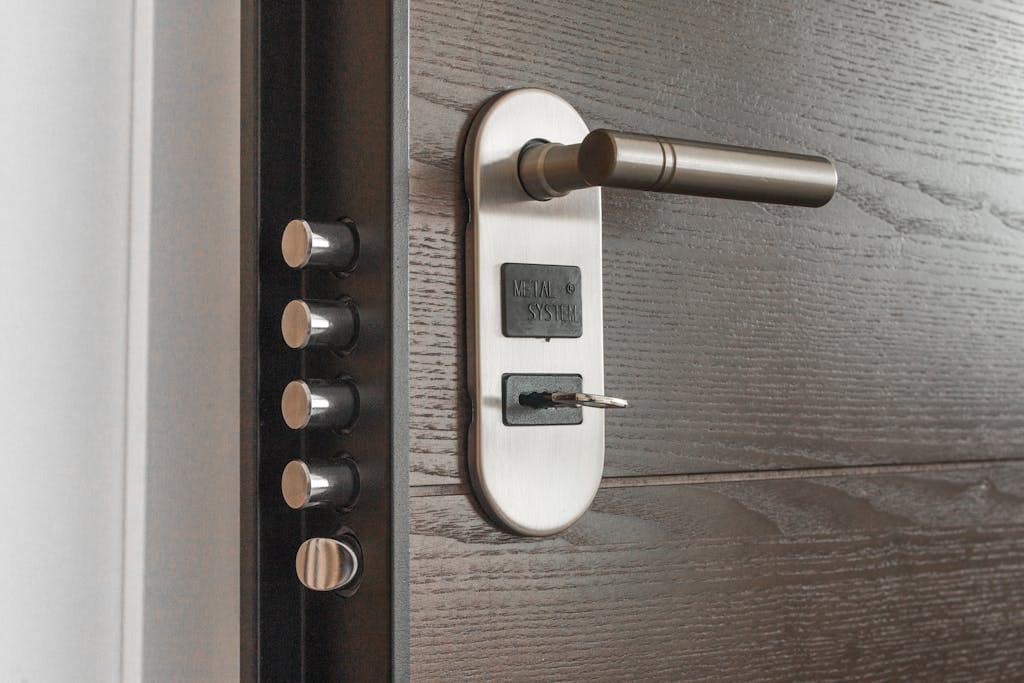 Professional Locksmith Englewood providing door lock repair